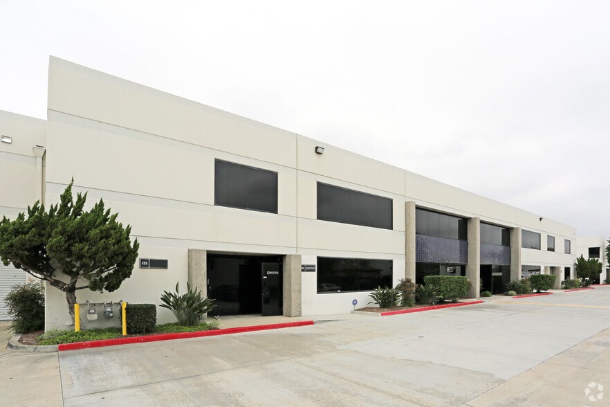 3325 Miraloma Ave, Anaheim, CA à louer - Photo de l’immeuble – Image 2 sur 4