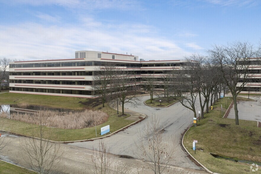 1411 Lake Cook Rd, Deerfield, IL à vendre - Photo principale – Image 1 sur 7