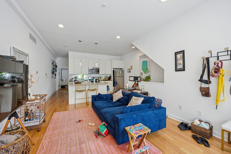 673 N 15th St, Philadelphia, PA à vendre - Photo de l’immeuble – Image 3 sur 9