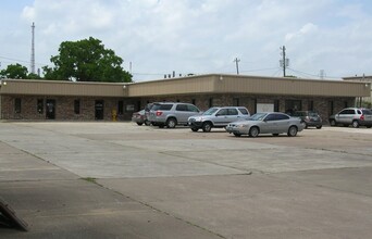 313 N Hwy 146, Baytown, TX à louer Photo de l’immeuble– Image 2 sur 4