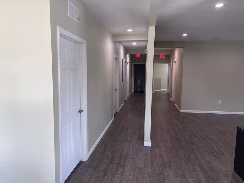 625 E New York Ave, Deland, FL à vendre - Photo intérieure – Image 3 sur 8