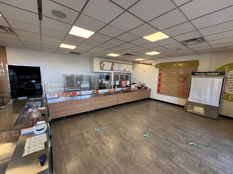 11705 SW Pacific Hwy, Tigard, OR à louer - Photo intérieure – Image 2 sur 7