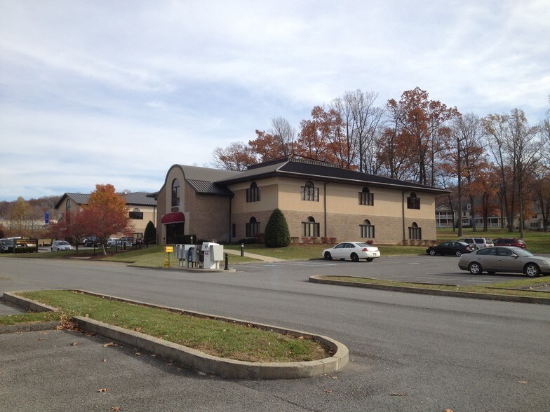 2400-2600 Cranberry Sq, Morgantown, WV à vendre - Photo de l’immeuble – Image 3 sur 12