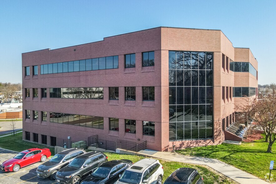 2600 Grand Ave, Des Moines, IA à louer - Photo de l’immeuble – Image 2 sur 5