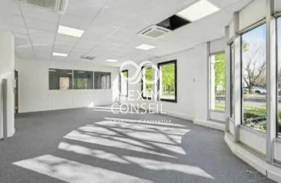 Bureau dans Gennevilliers à vendre - Photo de l’immeuble – Image 3 sur 9