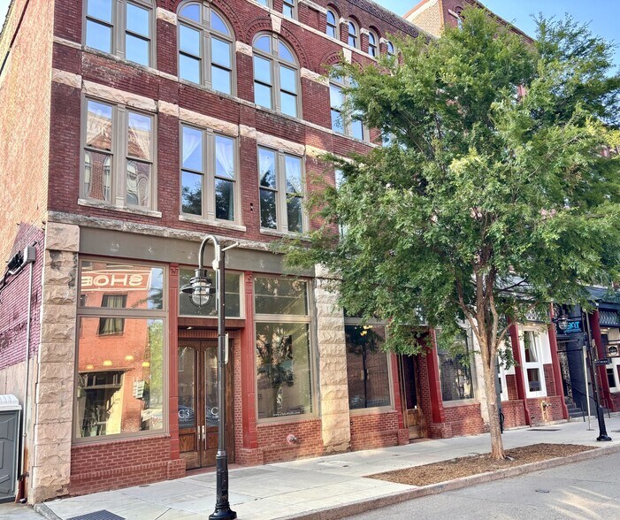 133 W Jackson Ave, Knoxville, TN à vendre - Photo de l’immeuble – Image 2 sur 10