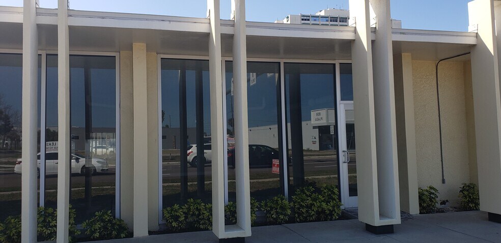 821 Court St, Clearwater, FL à louer - Photo de l’immeuble – Image 2 sur 9