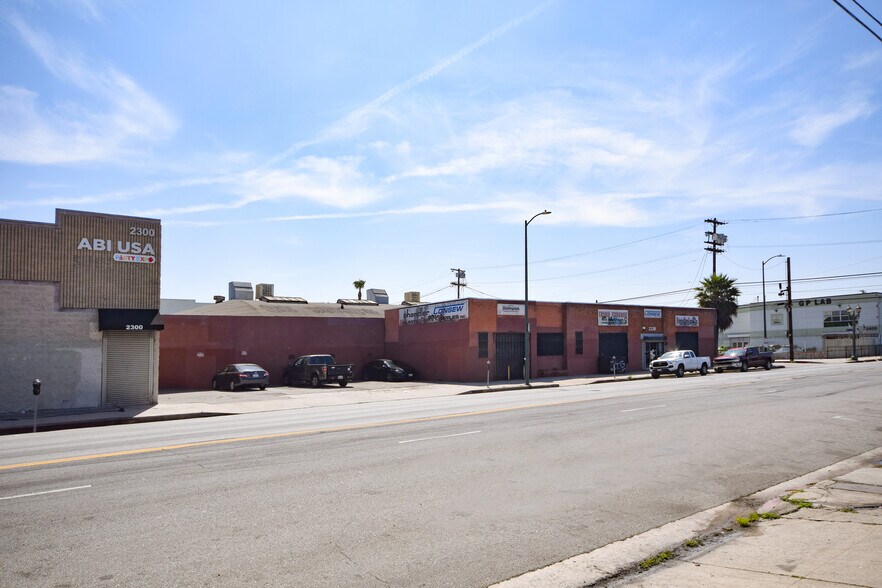 2320 S Hill St, Los Angeles, CA à vendre - Photo de l’immeuble – Image 2 sur 3