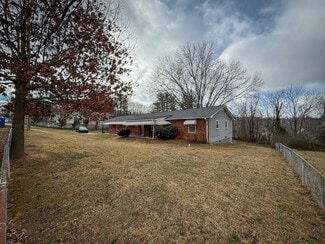 Plus de détails pour 483 Caribou Rd, Asheville, NC - Santé à vendre