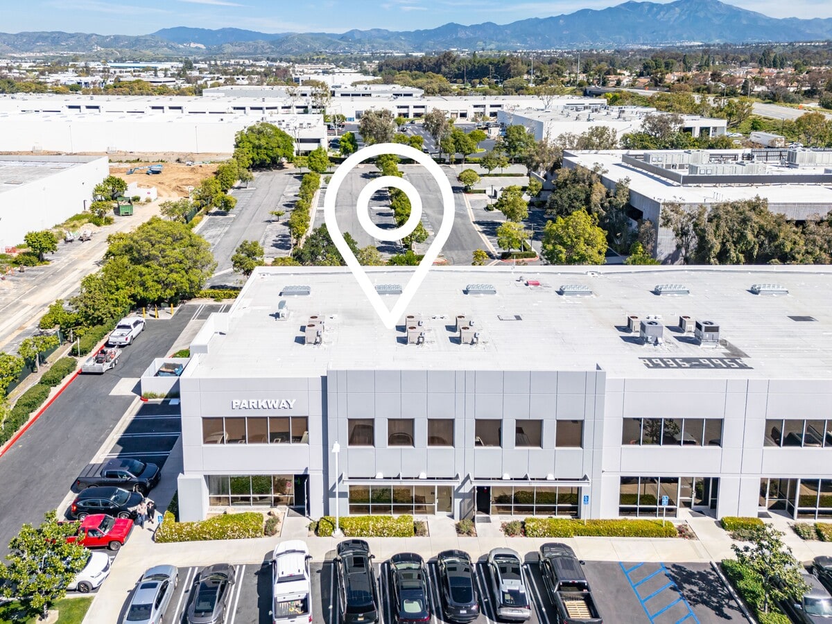 9935-9959 Muirlands Blvd, Irvine, CA 92618 - Lot 9939 -  - Photo intérieure - Image 1 of 13