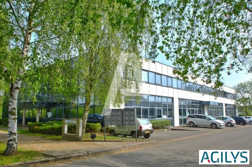 Local d’activités dans Saclay à louer - Photo de l’immeuble – Image 2 sur 10
