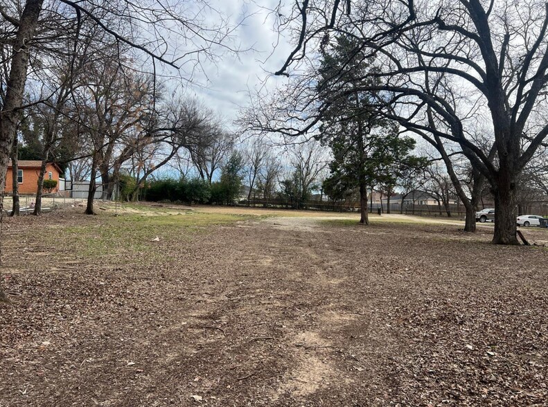 341 Chesier rd, Lancaster, TX à vendre - Photo de l’immeuble – Image 2 sur 8