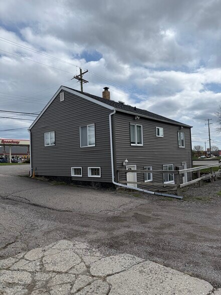 400 S Waverly Rd, Lansing, MI à louer - Photo de l’immeuble – Image 2 sur 12