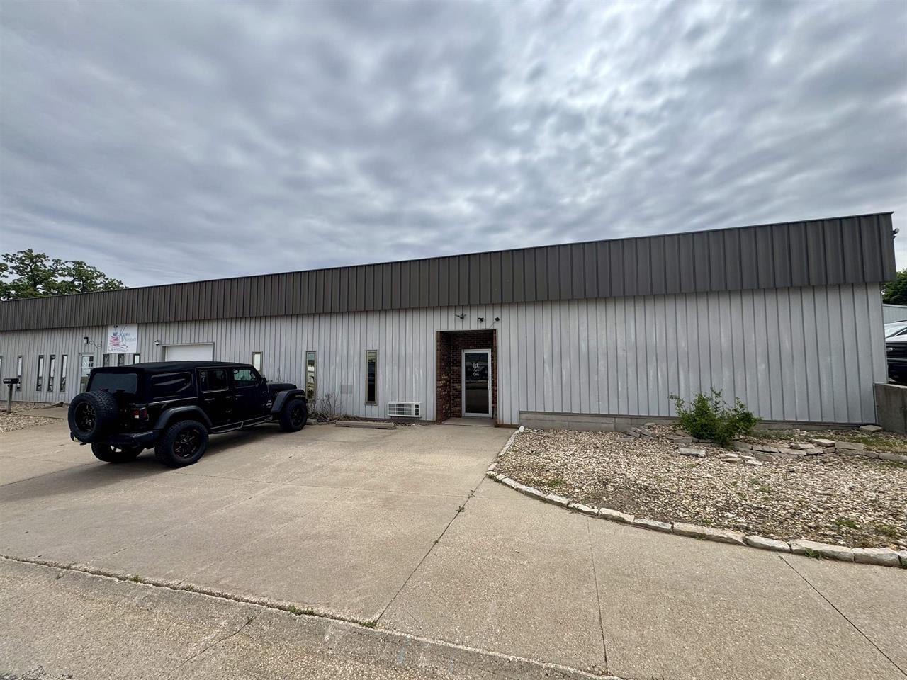 109 Adams St SE, Cascade, IA à louer Photo de l’immeuble– Image 1 sur 9