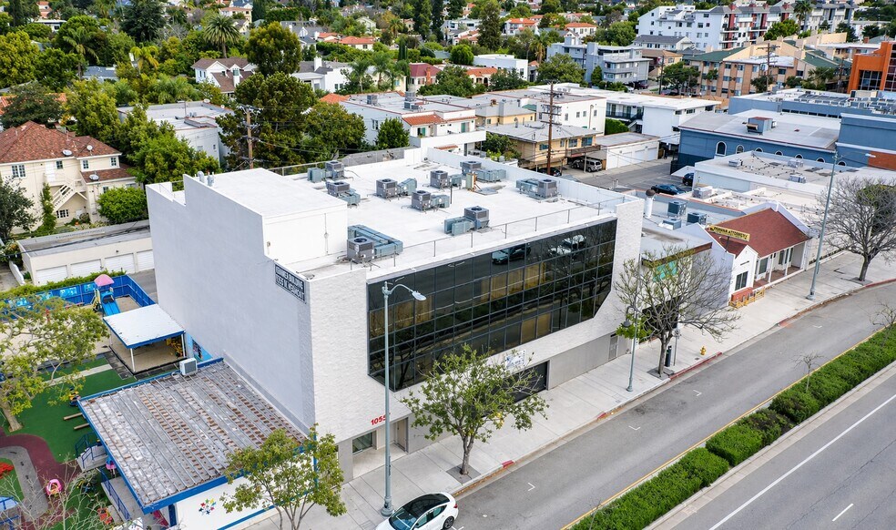 10537 Santa Monica Blvd, Los Angeles, CA à vendre - Photo de l’immeuble – Image 2 sur 14