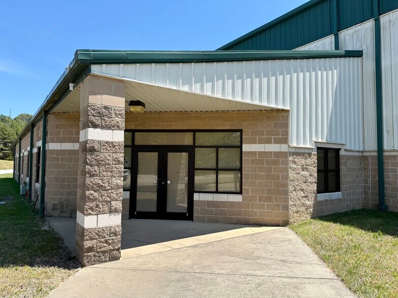 189 Ringgold Industrial Pky, Danville, VA à louer - Photo de l’immeuble – Image 2 sur 21