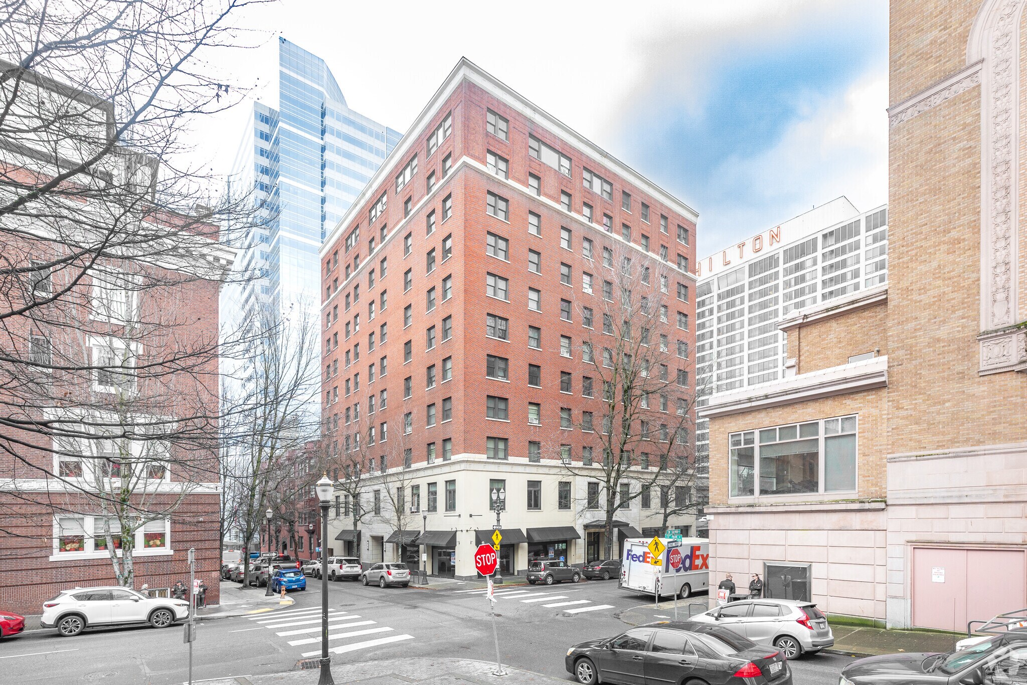 723-737 SW Salmon St, Portland, OR à louer Photo principale– Image 1 sur 5