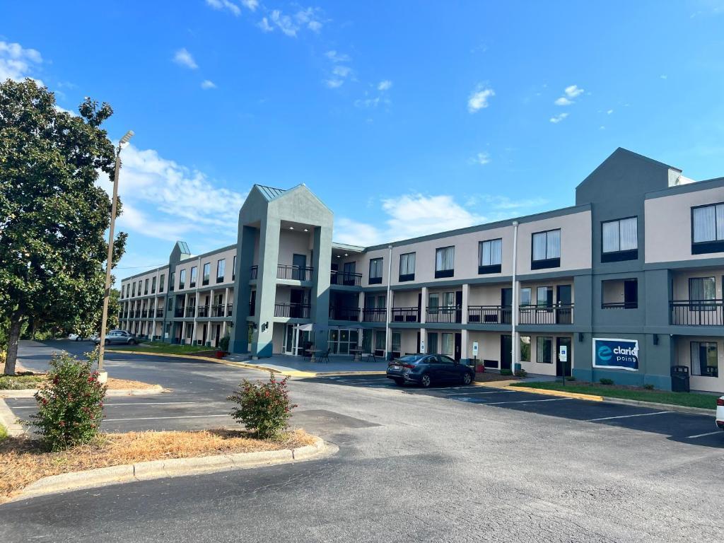 2003 Athena Ct, Greensboro, NC à vendre Photo de l’immeuble– Image 1 sur 5