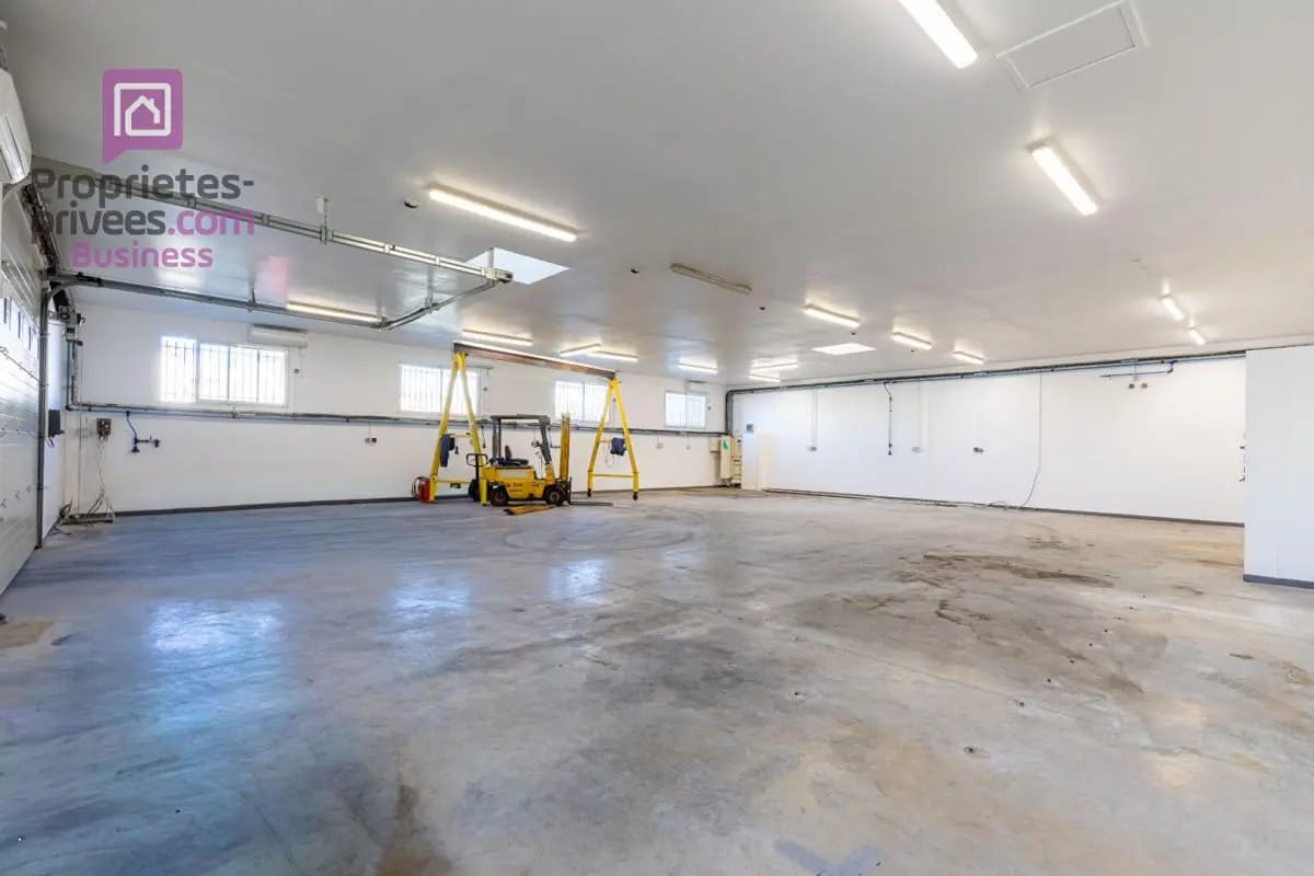 Local d'activités dans Carpentras à vendre Photo de l’immeuble– Image 1 sur 19