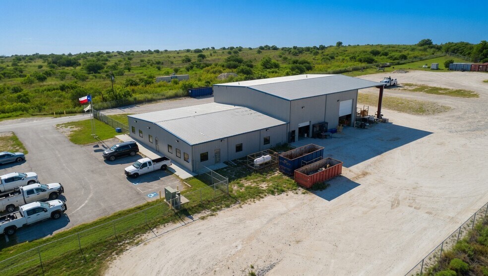 901 W State Highway 72, Kenedy, TX à louer - Photo de l’immeuble – Image 3 sur 11