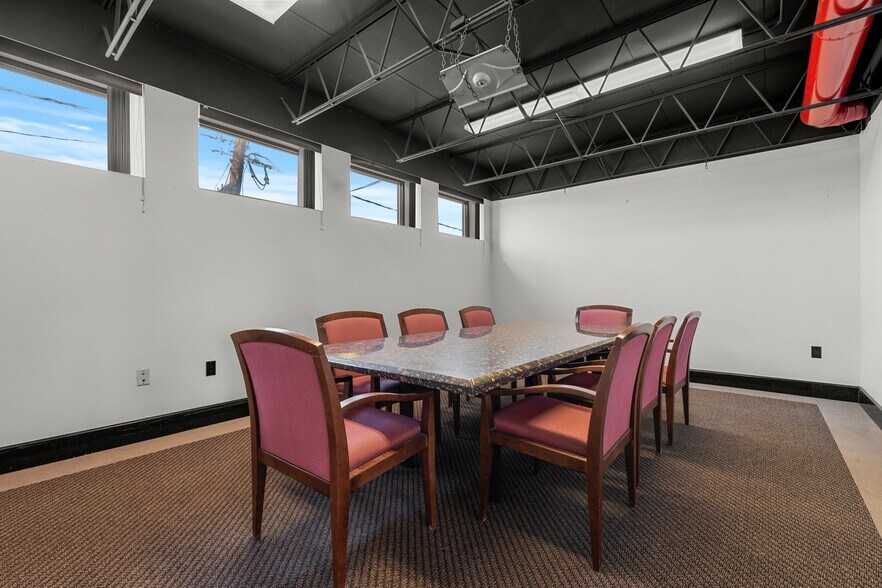 110 Airport Rd, Hartford, CT à louer - Photo de l’immeuble – Image 3 sur 30