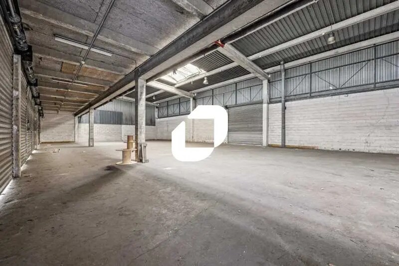 Local d’activités dans Aulnay-sous-Bois à louer - Photo de l’immeuble – Image 2 sur 26