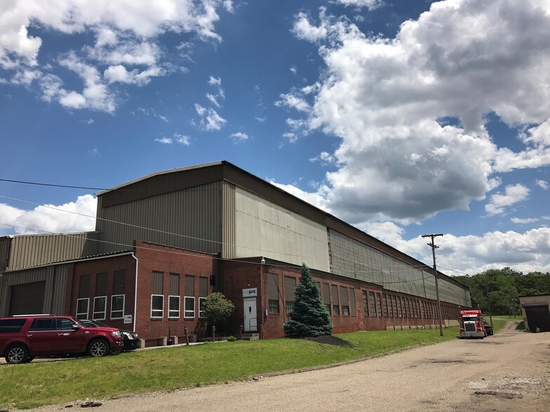 225 Wetmore Ave SE, Massillon, OH à louer - Photo de l’immeuble – Image 2 sur 4
