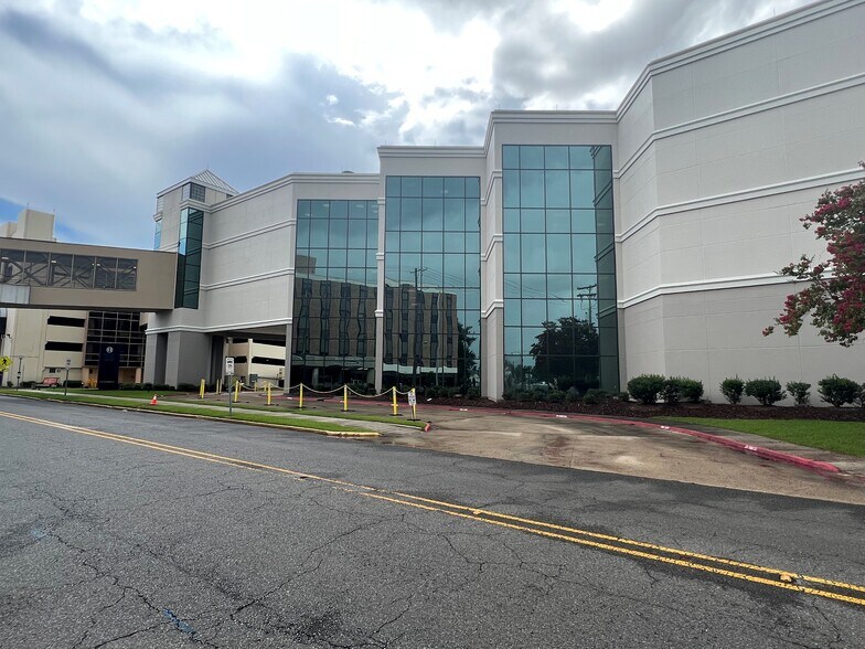 501 Doctor Michael Debakey Dr, Lake Charles, LA à louer - Photo principale – Image 2 sur 8
