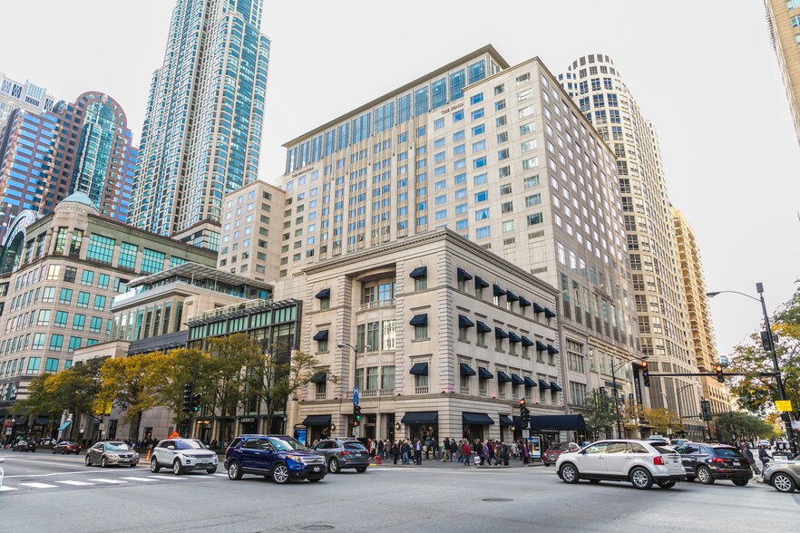 113 E Chicago Ave, Chicago, IL à louer - Photo de l’immeuble – Image 3 sur 4