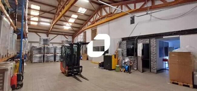 Plus de détails pour Local d’activités à vendre