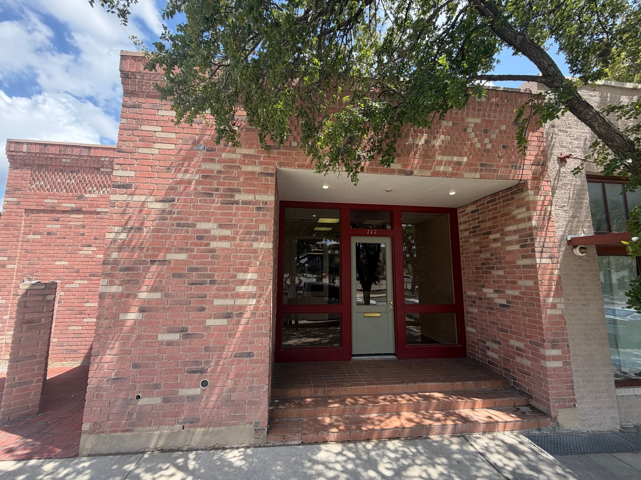 717 Dolorosa St, San Antonio, TX à louer Photo de l’immeuble– Image 1 sur 6