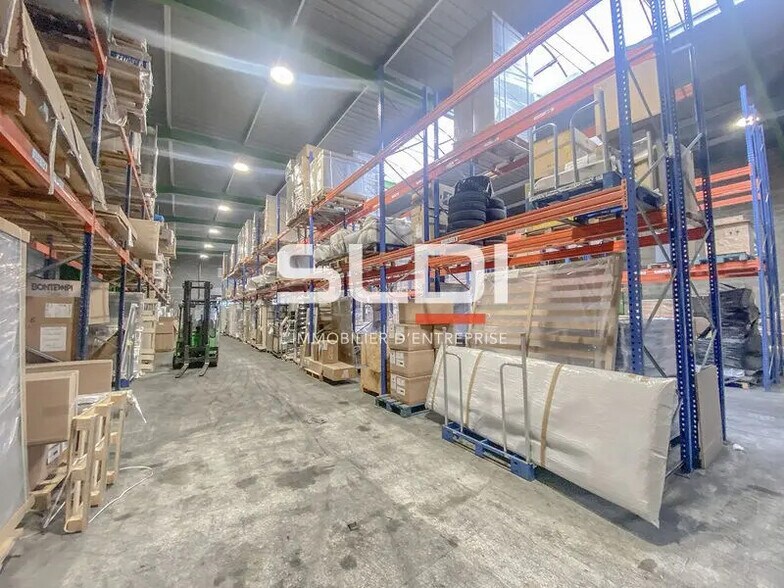 Local d’activités dans Genas à louer - Photo de l’immeuble – Image 3 sur 6