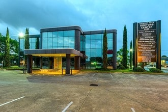 6699 Chimney Rock Rd, Houston, TX à louer Photo de l’immeuble– Image 1 sur 3