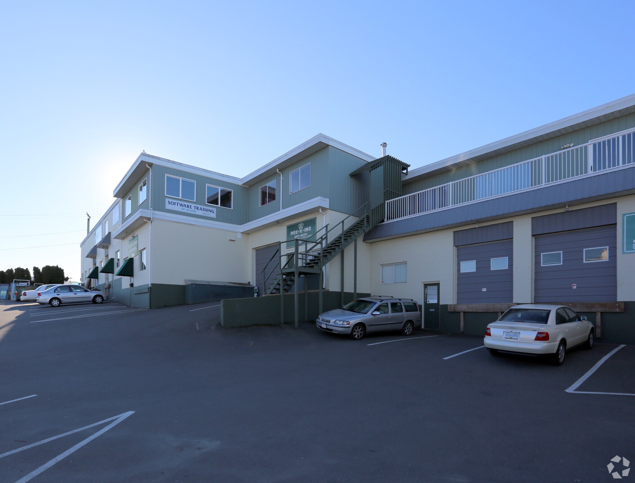 945-977 Alston St, Victoria, BC à louer Photo de l’immeuble– Image 1 sur 8