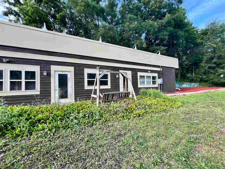 2 Rocky Shore Dr, Iowa City, IA à louer - Photo de l’immeuble – Image 3 sur 15