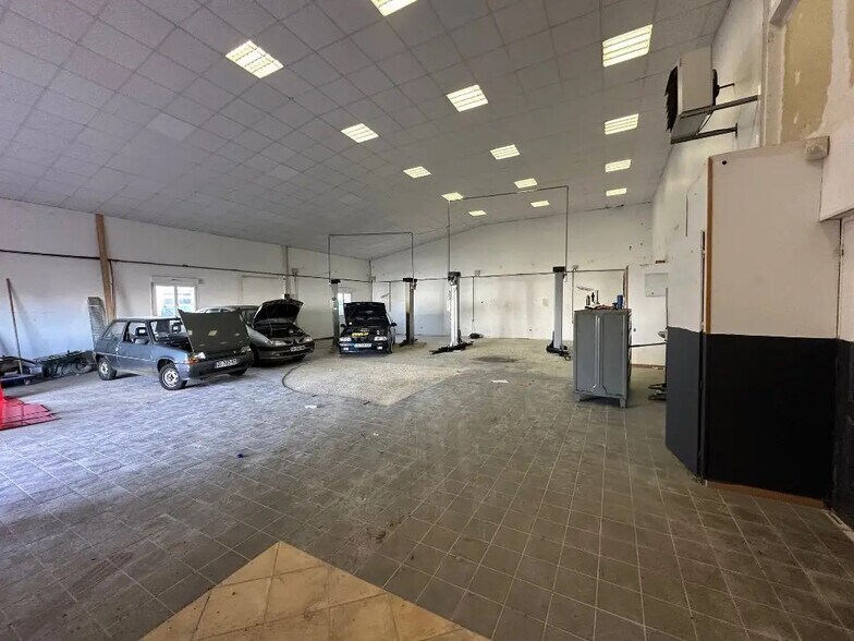 Local d’activités dans Châtenoy-le-Royal à louer - Photo de l’immeuble – Image 2 sur 5