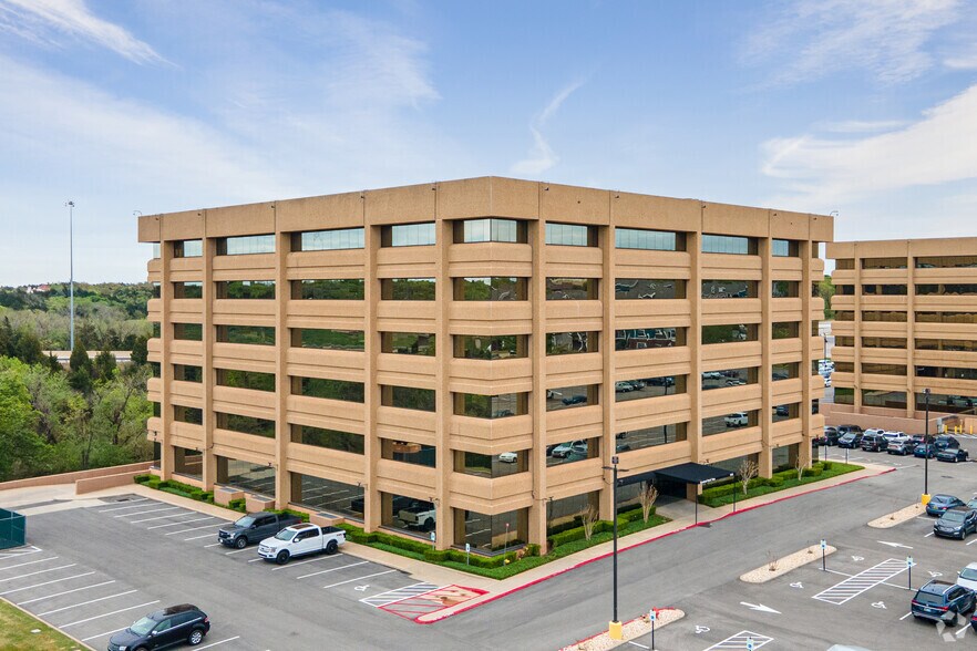 515 Central Park Dr, Oklahoma City, OK à louer - Photo de l’immeuble – Image 1 sur 12