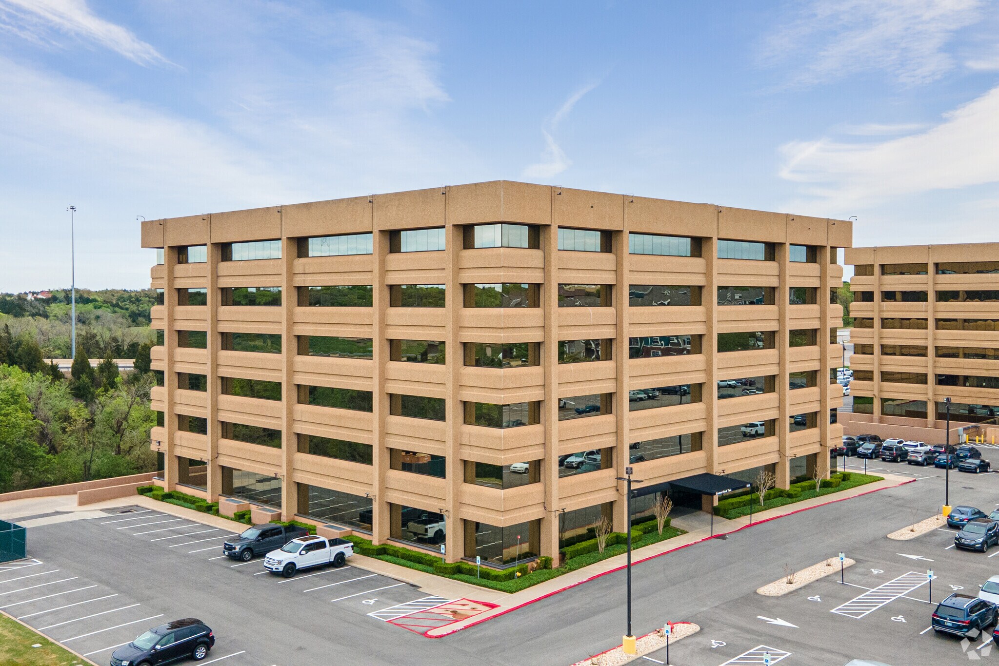 515 Central Park Dr, Oklahoma City, OK à louer Photo de l’immeuble– Image 1 sur 13