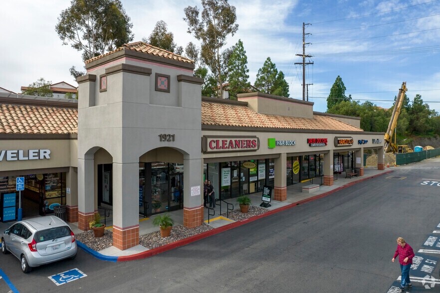 1929 W San Marcos Blvd, San Marcos, CA à louer - Photo de l’immeuble – Image 3 sur 4