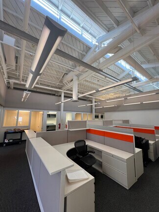 Plus de détails pour 101 Shipyard Way, Newport Beach, CA - Bureau à louer