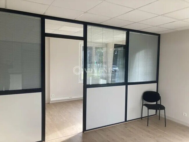 Plus de détails pour Bureau, Industriel/Logistique à louer