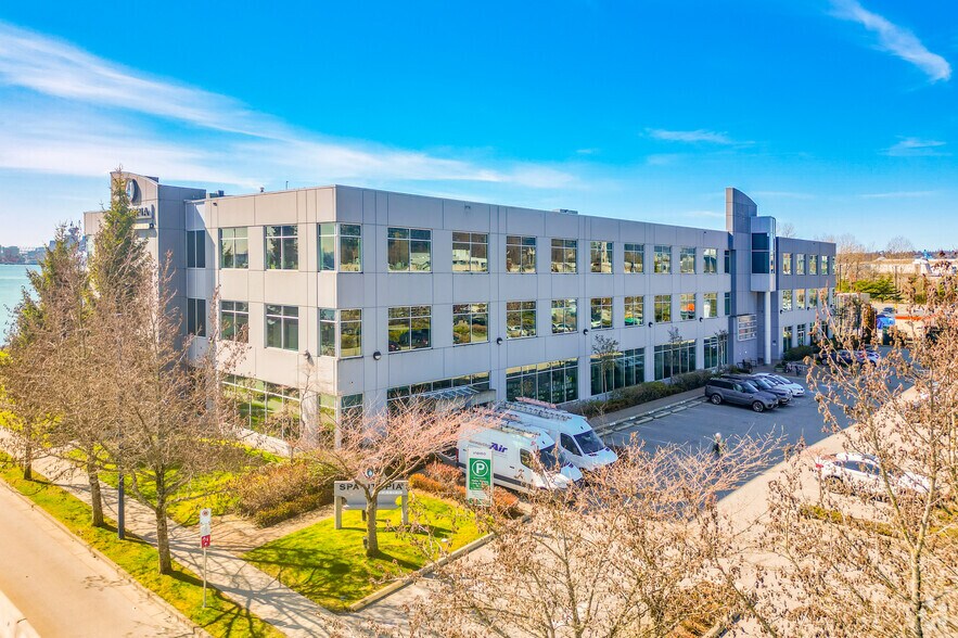 889 Harbourside Dr, North Vancouver, BC à louer - Photo de l’immeuble – Image 1 sur 3