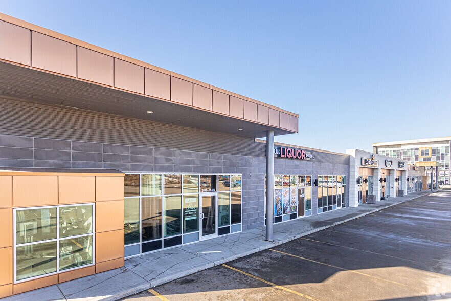 5103-5177 55 Ave NW, Edmonton, AB à louer - Photo principale – Image 2 sur 17