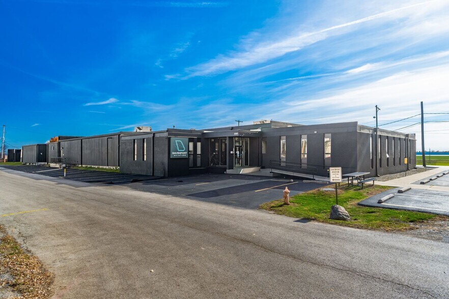 2300 Marilyn Ln, Columbus, OH à louer - Photo de l’immeuble – Image 2 sur 10