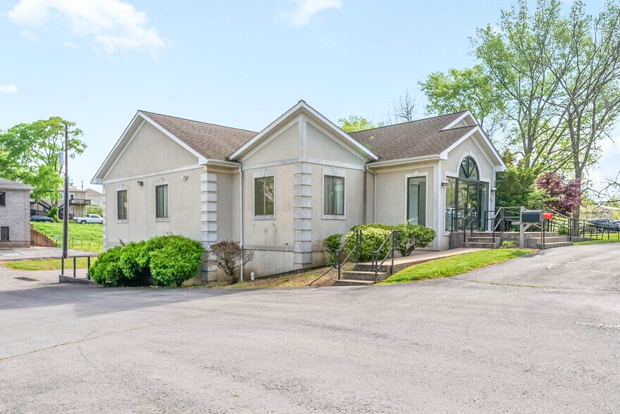 390 W 17th St, Hopkinsville, KY à vendre - Photo de l’immeuble – Image 2 sur 37