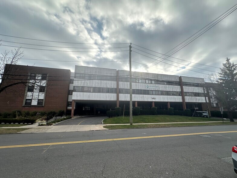 140 Lockwood Ave, New Rochelle, NY à louer - Photo de l’immeuble – Image 3 sur 13