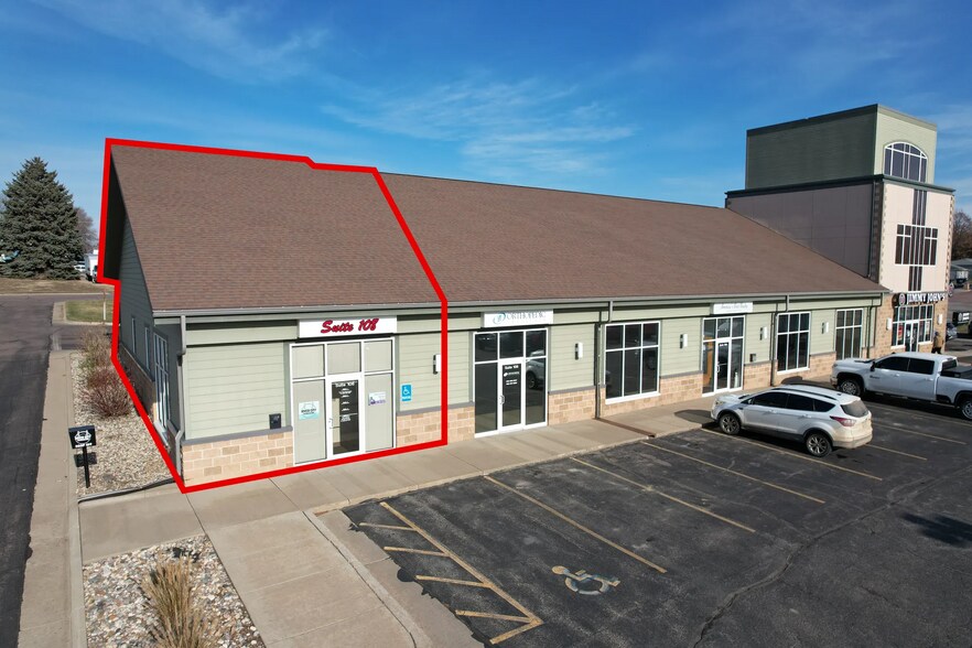 1101 S Broadway St, Yankton, SD à louer - Photo de l’immeuble – Image 1 sur 12