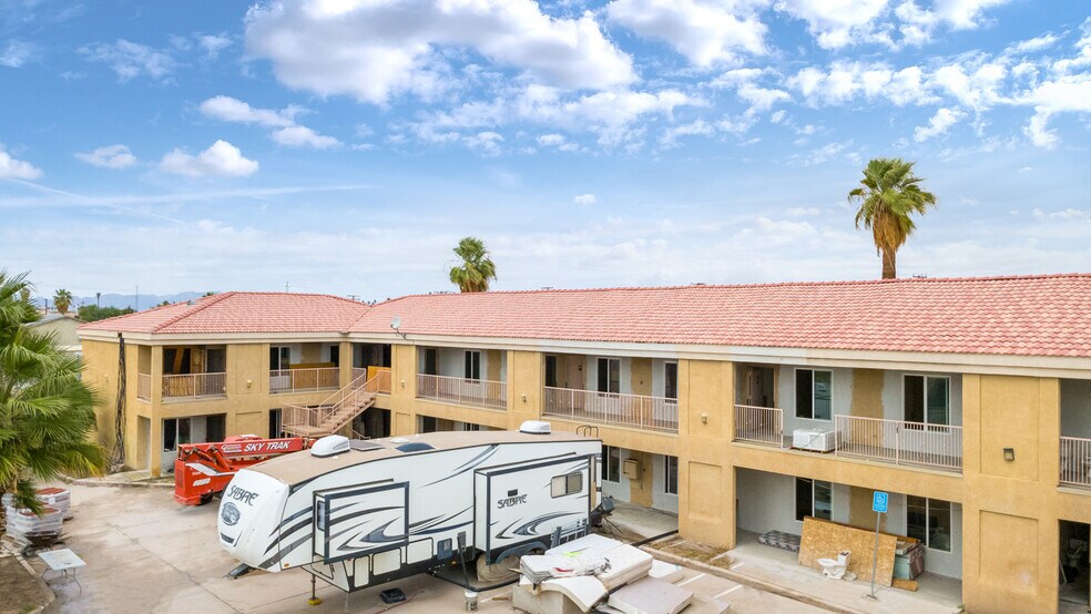 545 E Hobson Way, Blythe, CA à vendre - Photo de l’immeuble – Image 3 sur 19