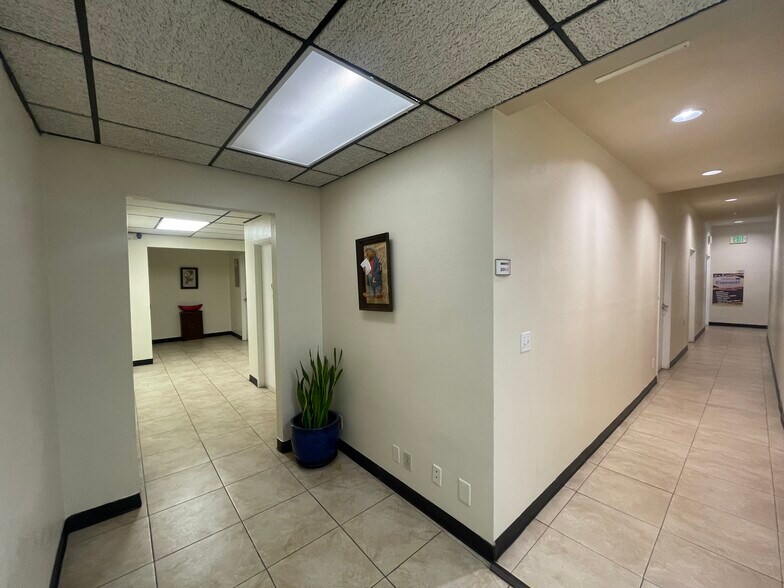 135 Civic Center Dr, National City, CA à louer - Photo de l’immeuble – Image 3 sur 21