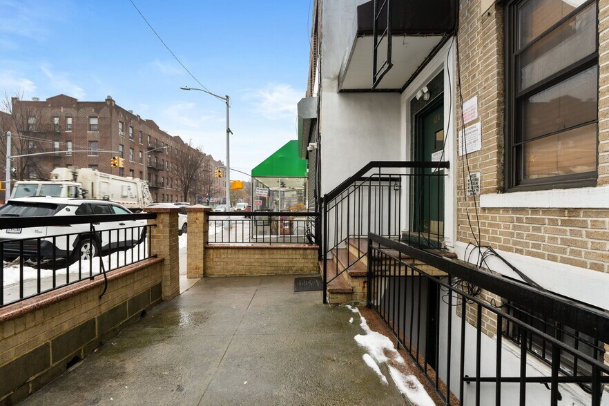 124 Cortelyou Rd, Brooklyn, NY à vendre - Photo de l’immeuble – Image 2 sur 14